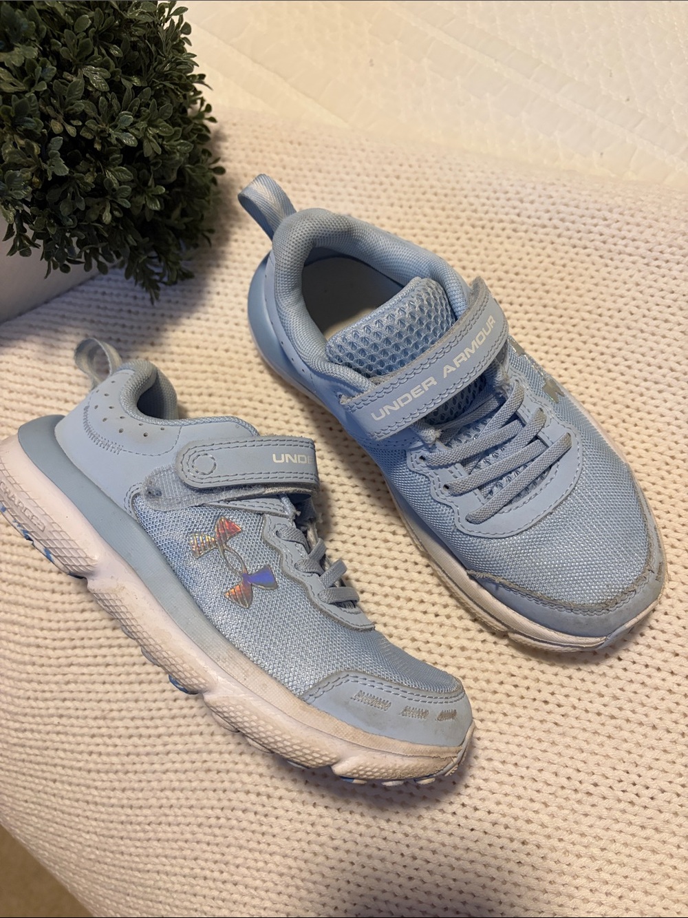 Under Armour Kids Light Blue Hook-and-Loop Athletic Sneakers